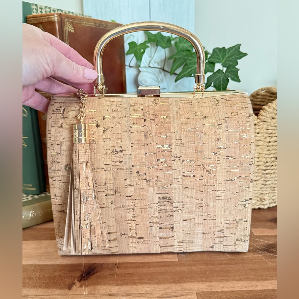 Gorgeous Savannah Cork w/Gold Accents Handbag - Picture 3 of 9